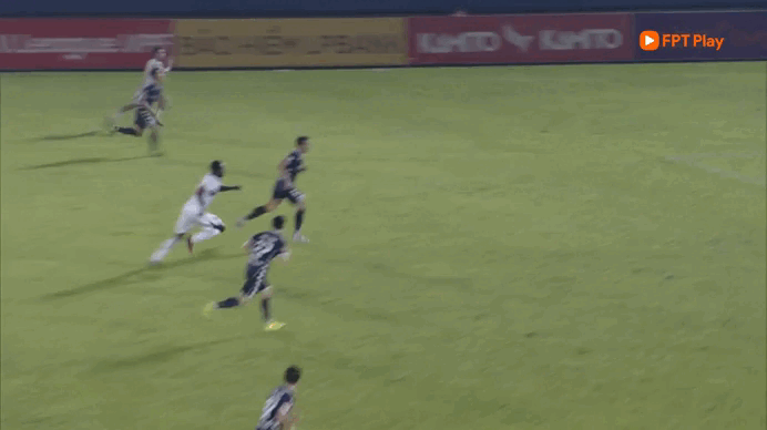 Becamex TP.HCM versloeg Hai Phong op dramatische wijze: Voormalig aanvoerder van U.23 Vietnam 'pakte het goud' in de 89e minuut! - Foto 3. Becamex TP.HCM thắng kịch tính Hải Phòng: Cựu đội trưởng U.23 Việt Nam ‘lấy vàng’ đúng phút 89! - Ảnh 3.