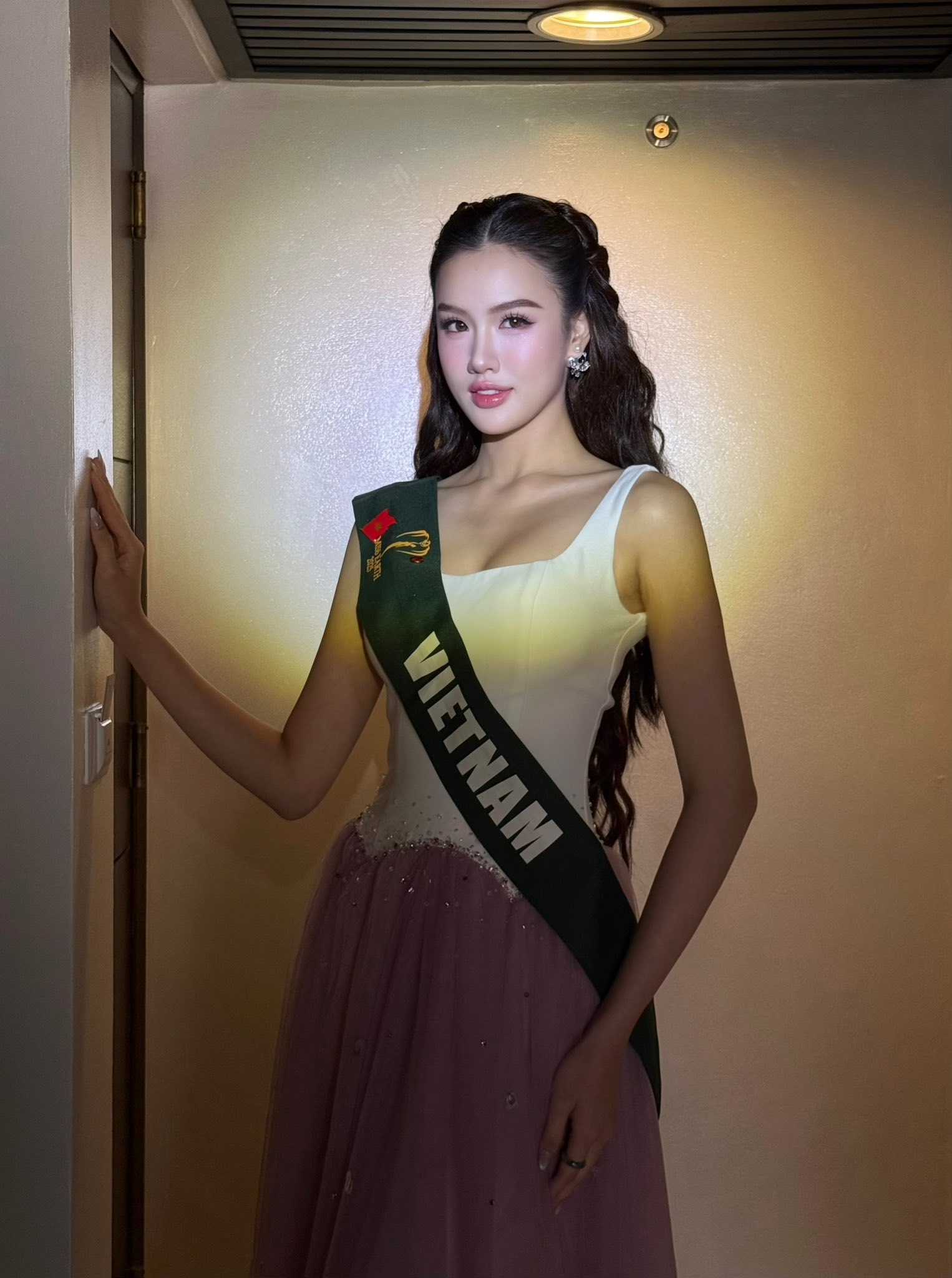 Nhan sắc mỹ nhân Việt vừa giành ngôi á hậu tại Hoa hậu Trái đất 2025 - Ảnh 12.