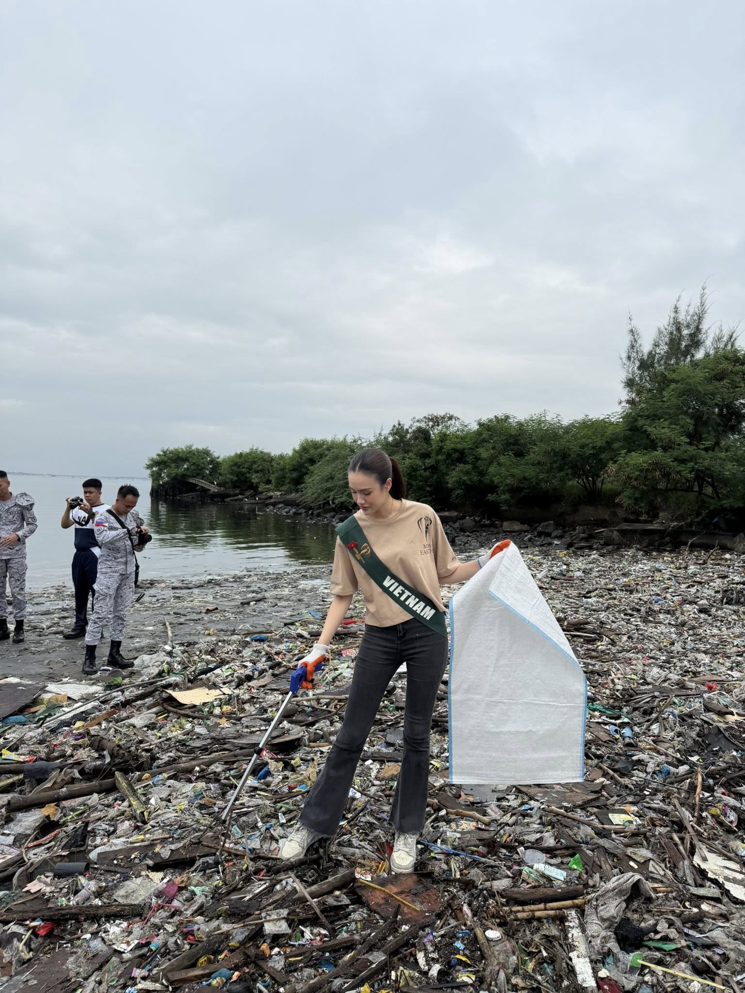 Nhan sắc mỹ nhân Việt vừa giành ngôi á hậu tại Hoa hậu Trái đất 2025 - Ảnh 14.