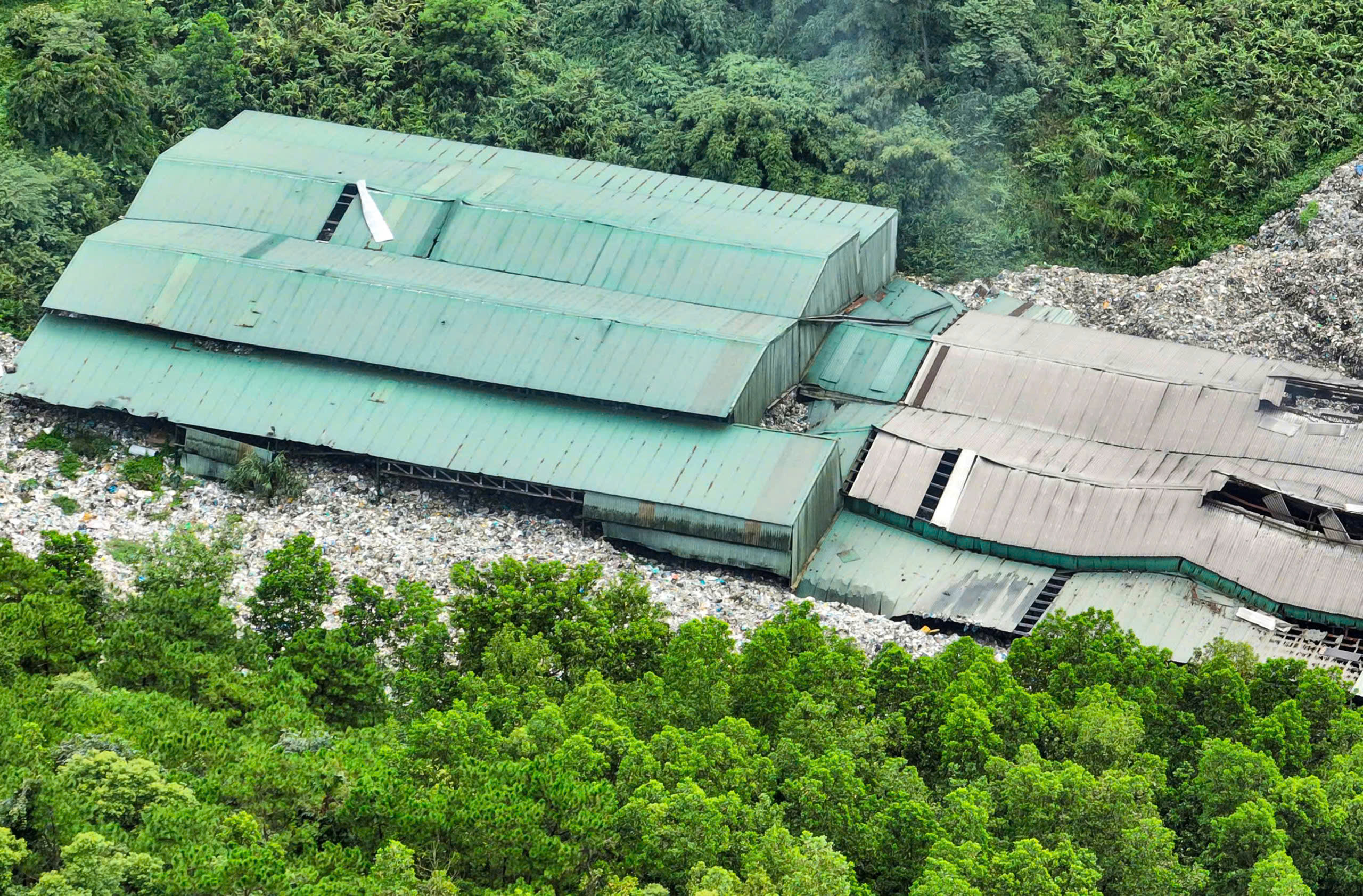 Hơn 70.000 tấn rác tồn đọng tại Nhà máy xử lý‎ rác Bảo Lộc  - Ảnh 1.