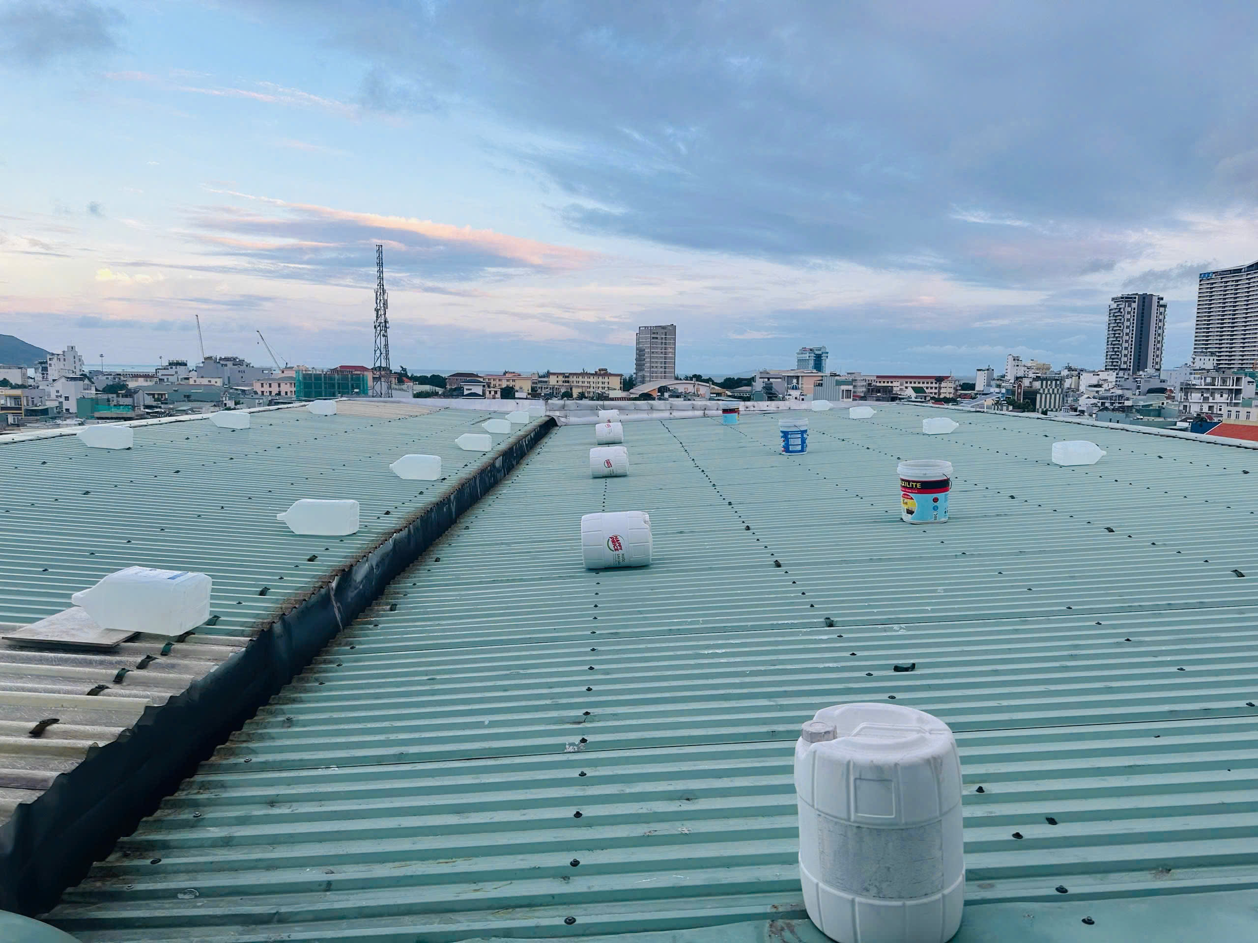 Gia Lai hỗ trợ tiền cho người dân di dời tránh bão Kalmaegi- Ảnh 2. Gia Lai hỗ trợ tiền cho người dân di dời tránh bão Kalmaegi- Ảnh 2.