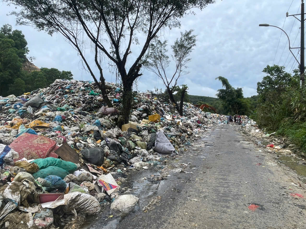 Sở TN-MT và Công an tỉnh Lâm Đồng kiểm tra nhà máy xử lý rác Bảo Lộc - Ảnh 1.