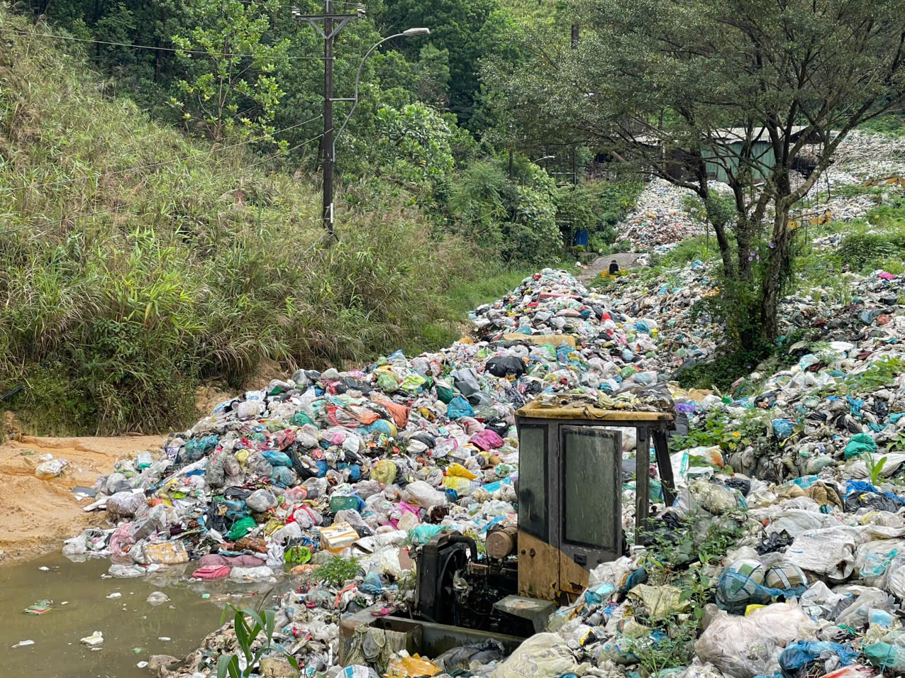 Rác tồn đọng Bảo Lộc vượt 70 . 000 Tấn gây ô nhiễm môi trường nghiêm trọng - Ảnh 2.
