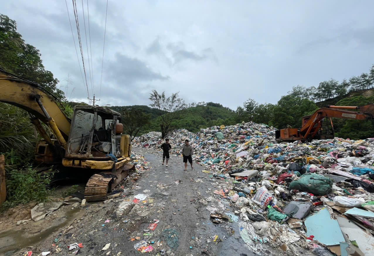 Rác tồn đọng Bảo Lộc vượt 70 . 000 Tấn gây ô nhiễm môi trường nghiêm trọng - Ảnh 1.