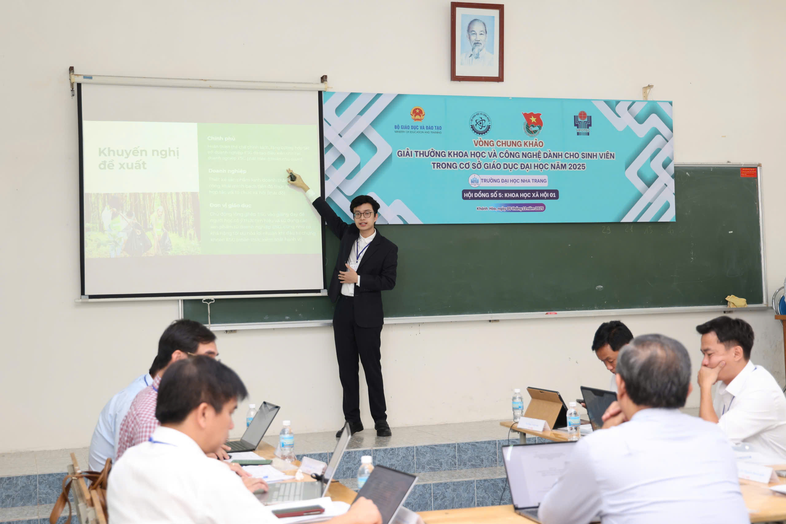 125 đề tài sinh viên tranh tài giải thưởng KH-CN toàn quốc tại Khánh Hòa - Ảnh 3. 125 đề tài sinh viên tranh tài giải thưởng KH-CN toàn quốc tại Khánh Hòa - Ảnh 3.