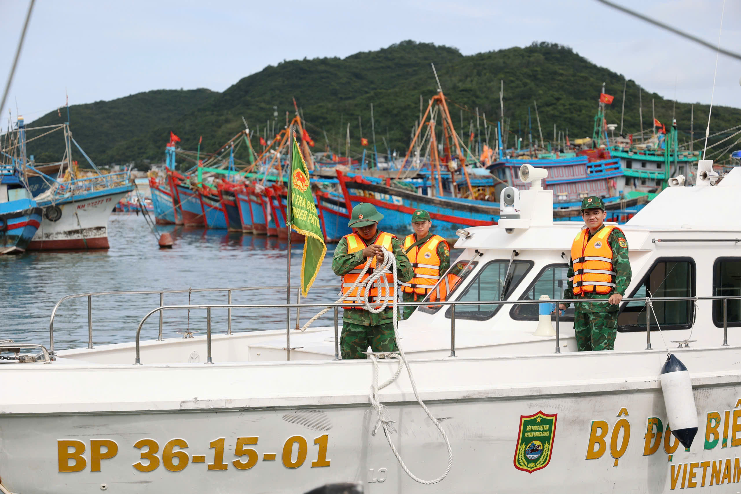 Khánh Hòa cấm biển từ 12 giờ ngày 6.11 để ứng phó bão số 13 Kalmaegi - Ảnh 2.