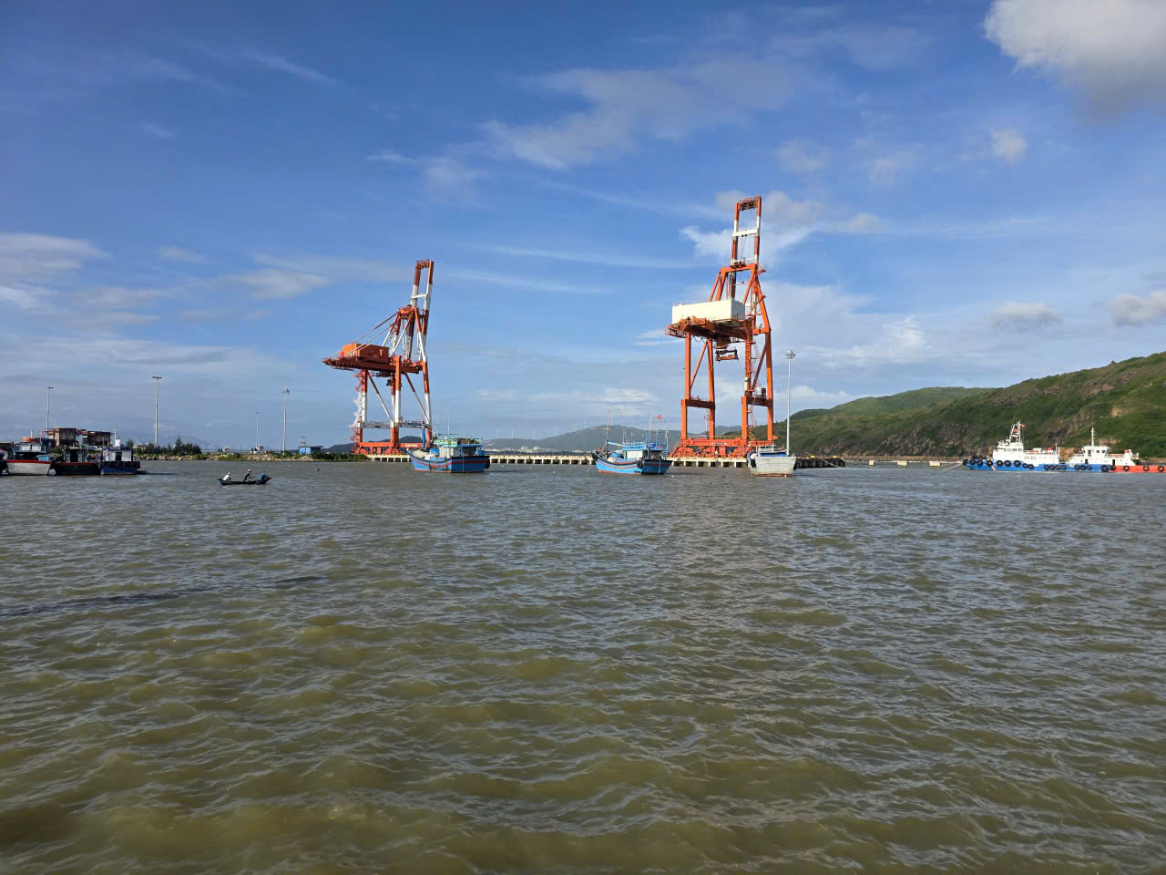 Gia Lai ứng phó bão số 13 Kalmaegi rút kinh nghiệm từ bão Damrey 2017 - Ảnh 1.