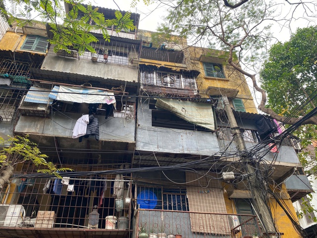 Hà Nội có gần 2.000 chung cư cũ 'xuống cấp mỗi ngày’- Ảnh 2. Hà Nội có gần 2.000 chung cư cũ 'xuống cấp mỗi ngày’- Ảnh 2.