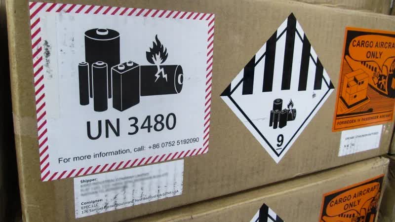 Tại sao pin iPhone và Galaxy vẫn mãi là 'bé hạt tiêu' - Ảnh 2.