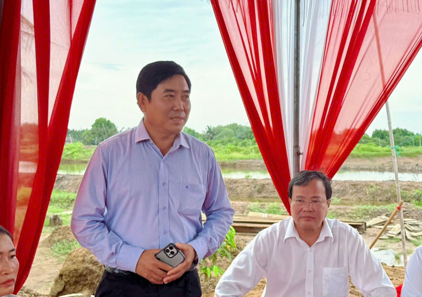 Công ty Nhiệt điện Duyên Hải chung tay xây dựng nhà Đại đoàn kết- Ảnh 3. Công ty Nhiệt điện Duyên Hải chung tay xây dựng nhà Đại đoàn kết- Ảnh 3.