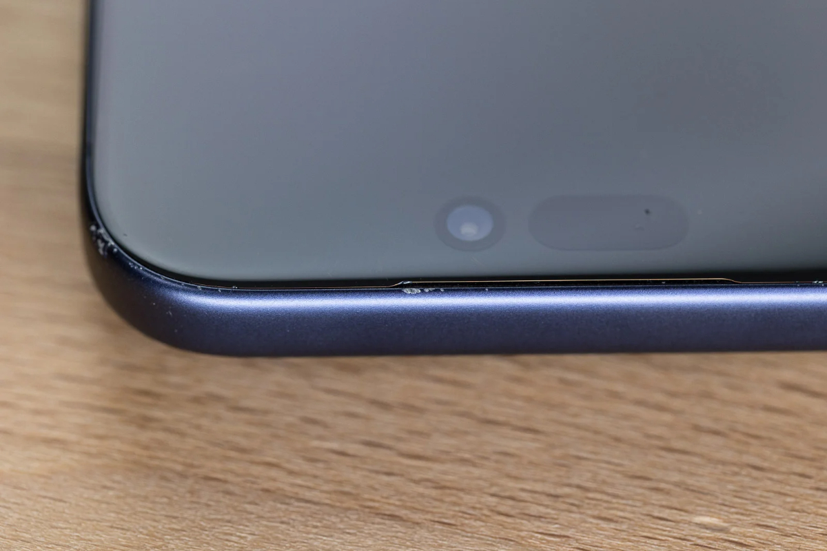 Tưởng sang, iPhone 17 Pro 'xuống cấp' dù bảo quản cẩn thận - Ảnh 1.