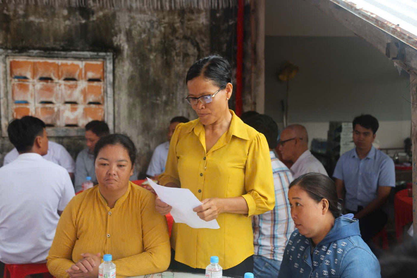 Công ty Nhiệt điện Duyên Hải chung tay xây dựng nhà Đại đoàn kết- Ảnh 4. Công ty Nhiệt điện Duyên Hải chung tay xây dựng nhà Đại đoàn kết- Ảnh 4.