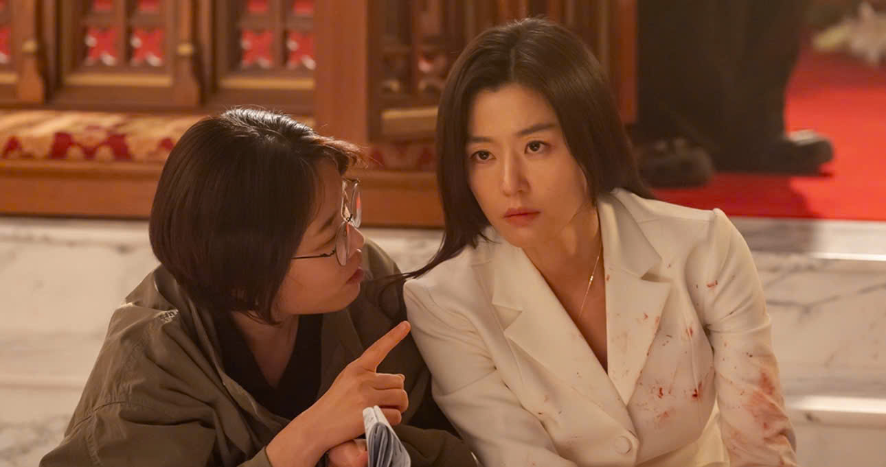 Bước ngoặt gây tranh cãi của Jun Ji Hyun ở tuổi 44 - Ảnh 2.