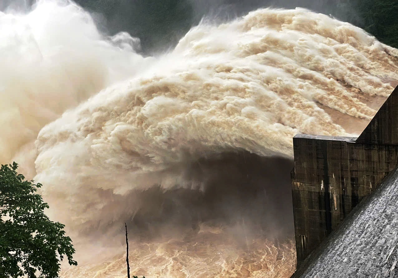 Đà Nẵng: Trước 22 giờ 6.11, loạt thủy điện phải hạ cao trình đón lũ thấp nhất - Ảnh 1.