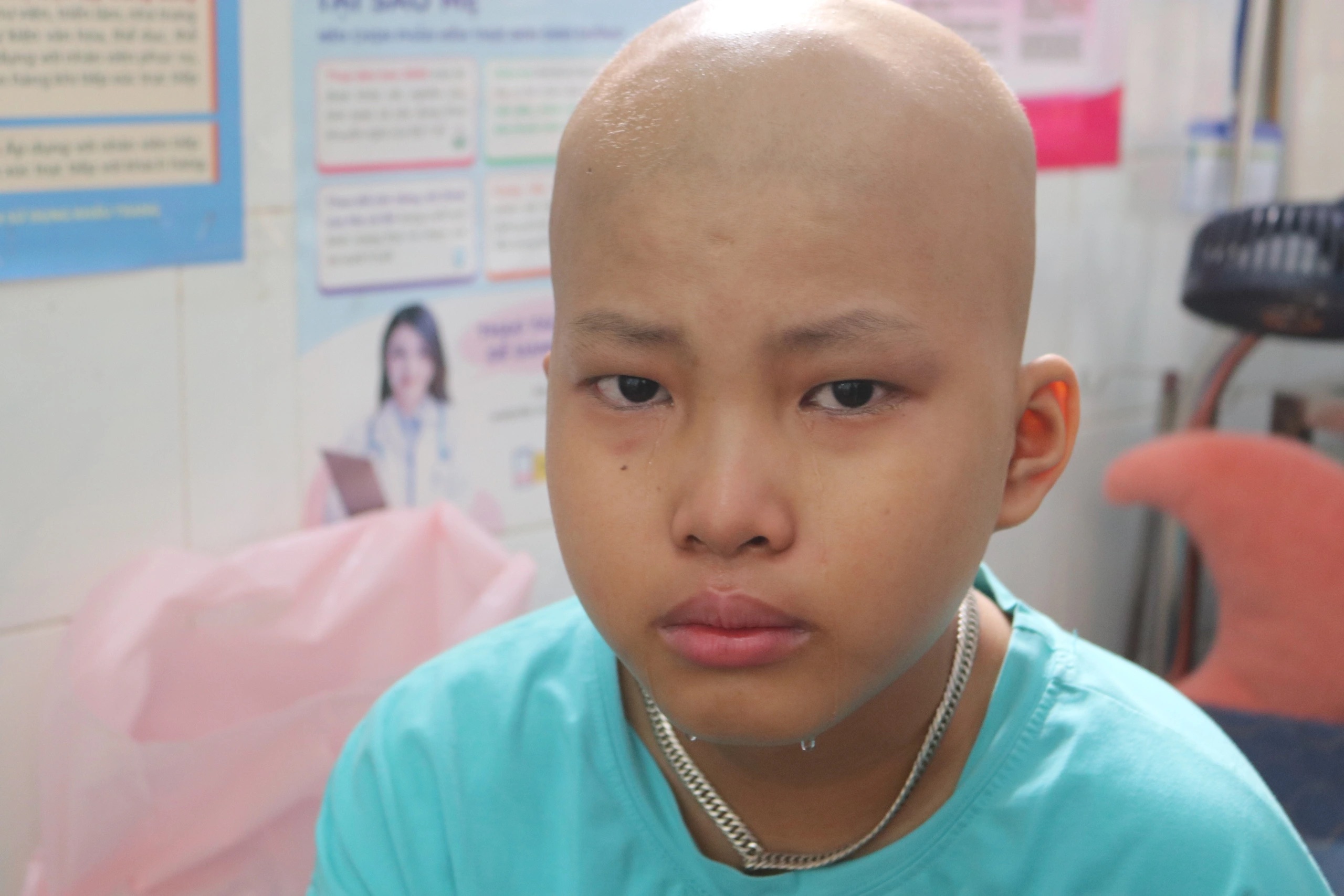 Con muốn sống: Báo Thanh Niên trao thêm tiền hỗ trợ các bệnh nhi ung thư- Ảnh 2. Con muốn sống: Báo Thanh Niên trao thêm tiền hỗ trợ các bệnh nhi ung thư- Ảnh 2.