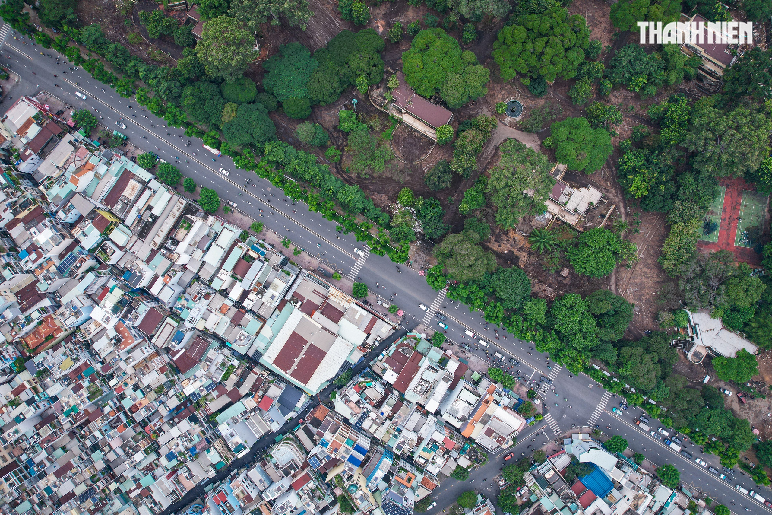 TP.HCM tất bật dọn 'đất vàng' để xây công viên và đài tưởng niệm nạn nhân Covid-19- Ảnh 7. TP.HCM tất bật dọn 'đất vàng' để xây công viên và đài tưởng niệm nạn nhân Covid-19- Ảnh 7.