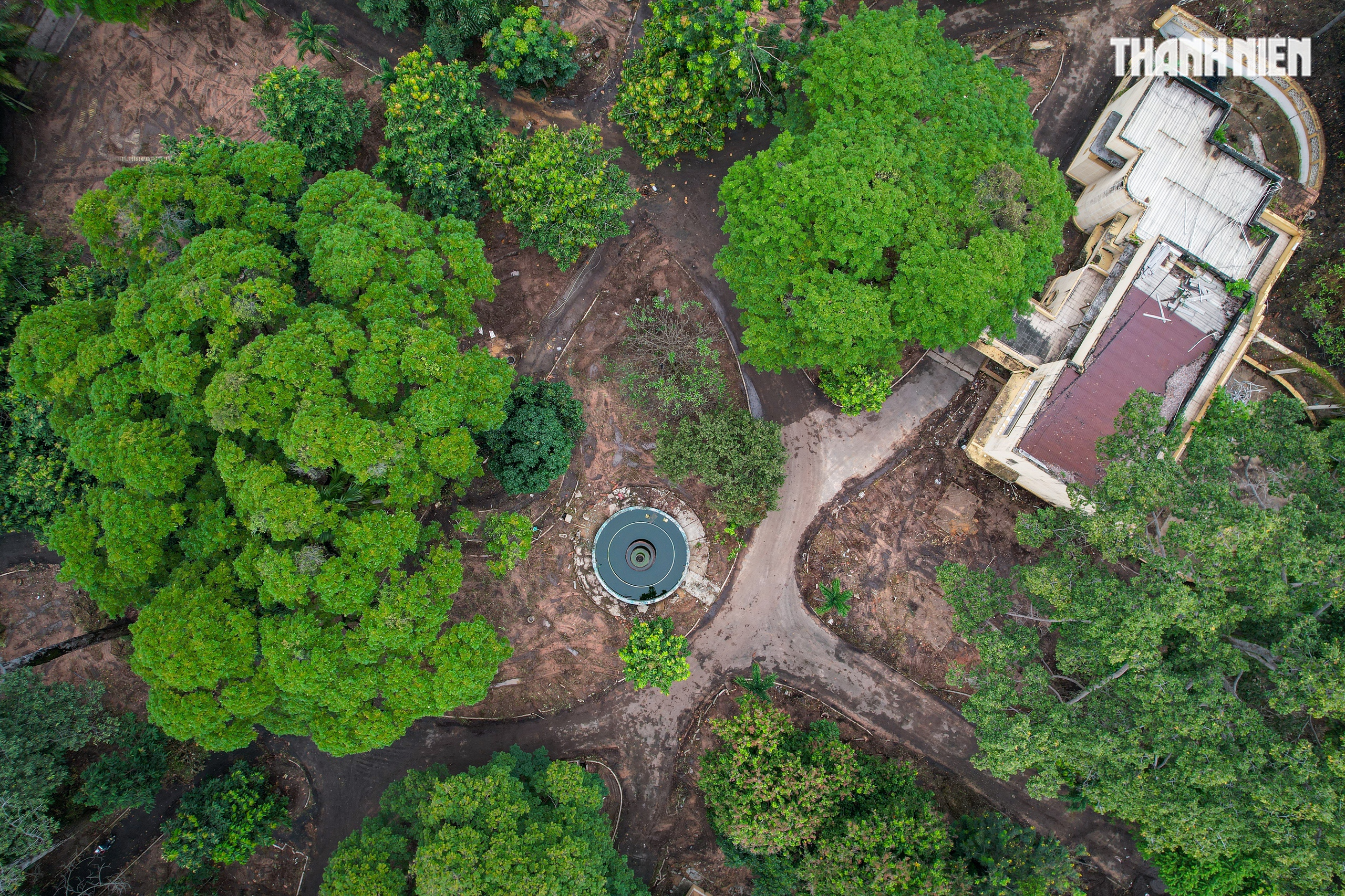 TP.HCM tất bật dọn 'đất vàng' để xây công viên và đài tưởng niệm nạn nhân Covid-19- Ảnh 9. TP.HCM tất bật dọn 'đất vàng' để xây công viên và đài tưởng niệm nạn nhân Covid-19- Ảnh 9.