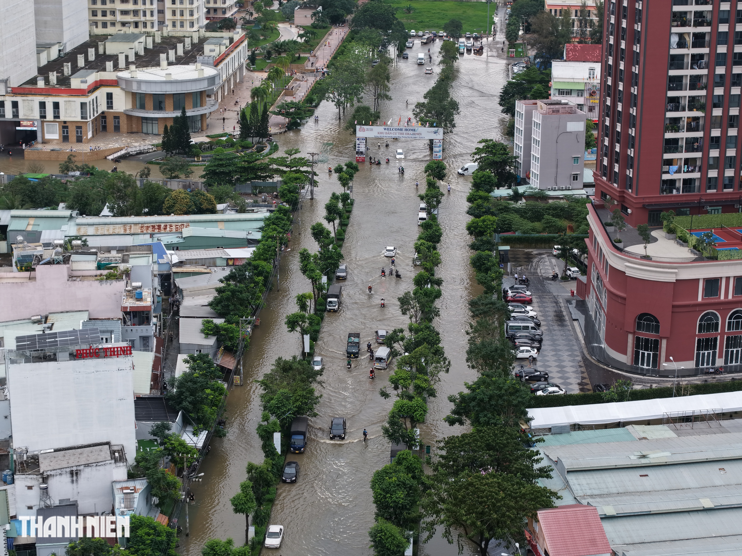 Cảnh triều cường vượt lịch sử ở khu nam TP.HCM nhìn từ trên cao chiều 6.11 - Ảnh 8.