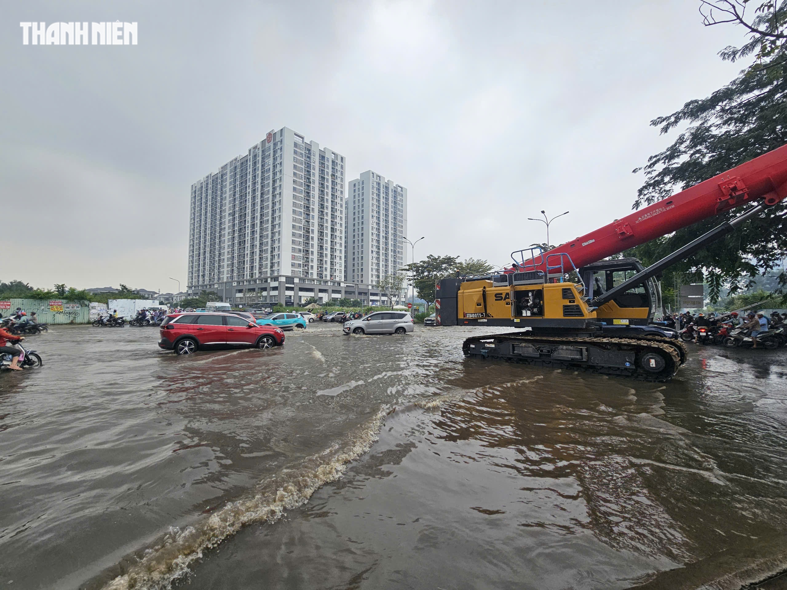 Thời tiết TP.HCM hôm nay 6.11: Triều cường dâng cao, người dân khốn khổ vì ngập nặng - Ảnh 13.