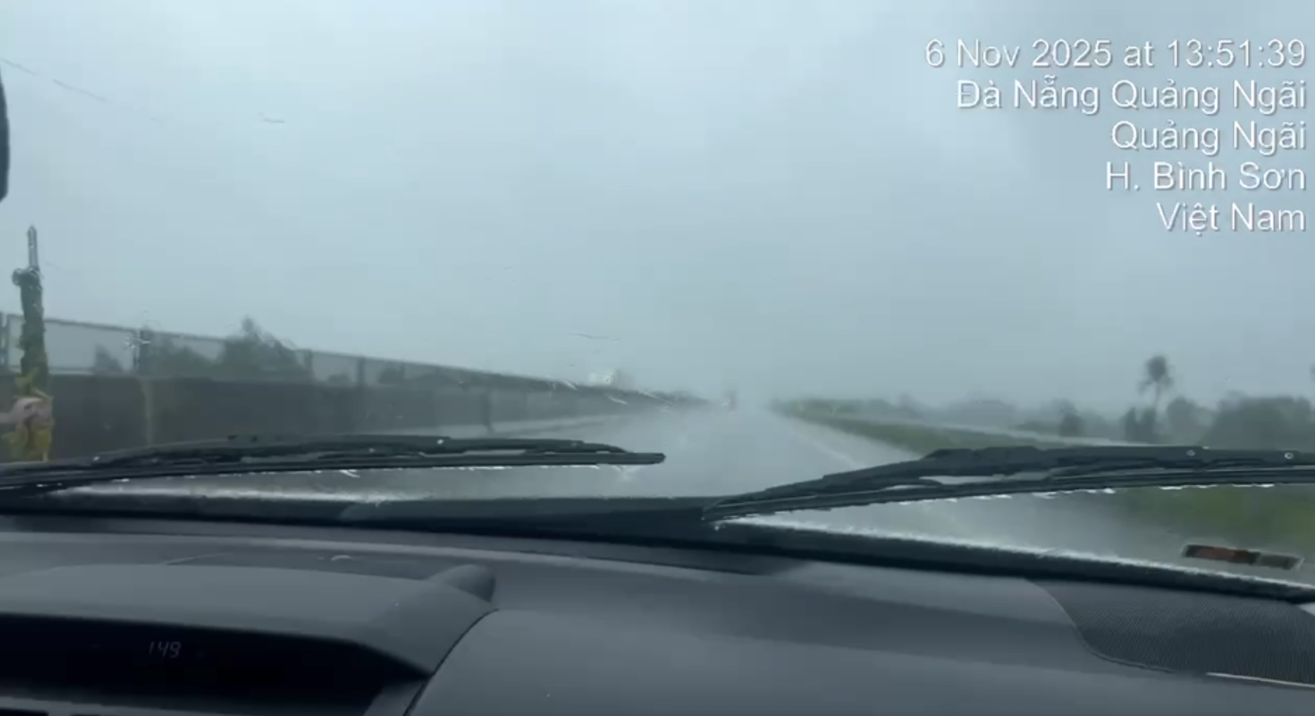 Cấm cao tốc Đà Nẵng - Quảng Ngãi từ 18 giờ 30 hôm nay- Ảnh 1. Cấm cao tốc Đà Nẵng - Quảng Ngãi từ 18 giờ 30 hôm nay- Ảnh 1.