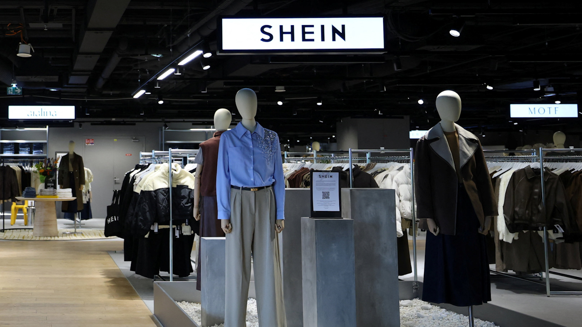 Pháp đình chỉ Shein vì bán búp bê tình dục và vũ khí - Ảnh 1.