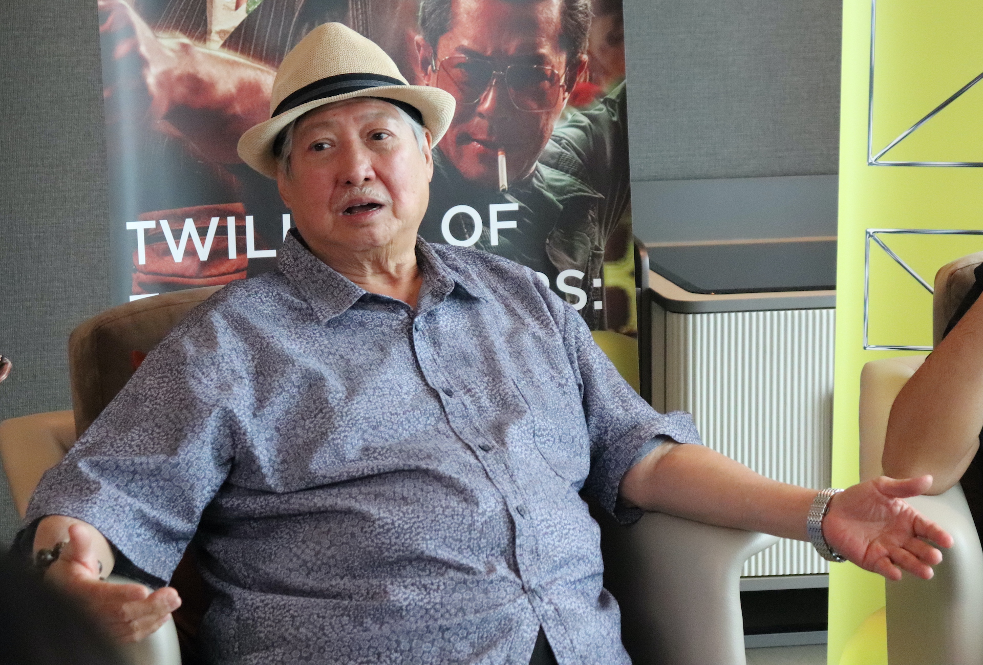 Hồng Kim Bảo tiết lộ tình hình sức khỏe sau hình ảnh ngồi xe lăn ở TP.HCM- Ảnh 2. Hồng Kim Bảo tiết lộ tình hình sức khỏe sau hình ảnh ngồi xe lăn ở TP.HCM- Ảnh 2.