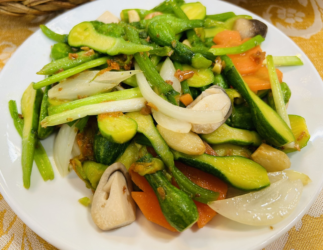 Suy thận ngày càng trẻ hóa: 6 nguyên tắc vàng để bảo vệ thận khỏe - Ảnh 1.