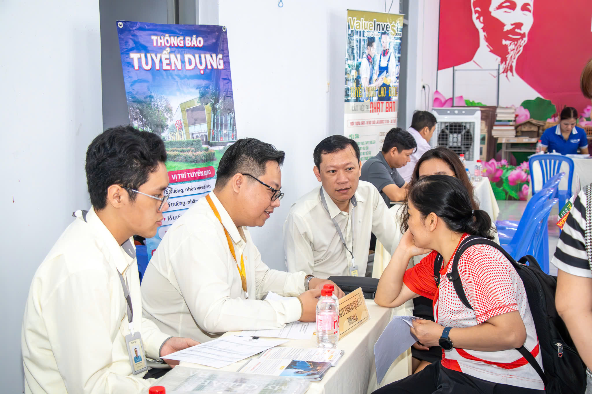 Hàng nghìn việc làm lương 15 - 20 triệu đồng/tháng đang tuyển gấp ở TP.HCM- Ảnh 1. Hàng nghìn việc làm lương 15 - 20 triệu đồng/tháng đang tuyển gấp ở TP.HCM- Ảnh 1.