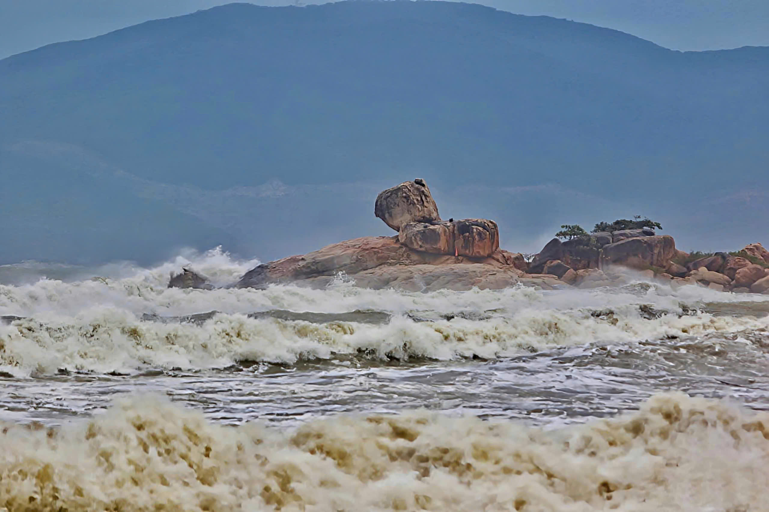 Khánh Hòa đóng cửa 3 di tích, danh thắng để tránh bão Kalmaegi- Ảnh 1. Khánh Hòa đóng cửa 3 di tích, danh thắng để tránh bão Kalmaegi- Ảnh 1.