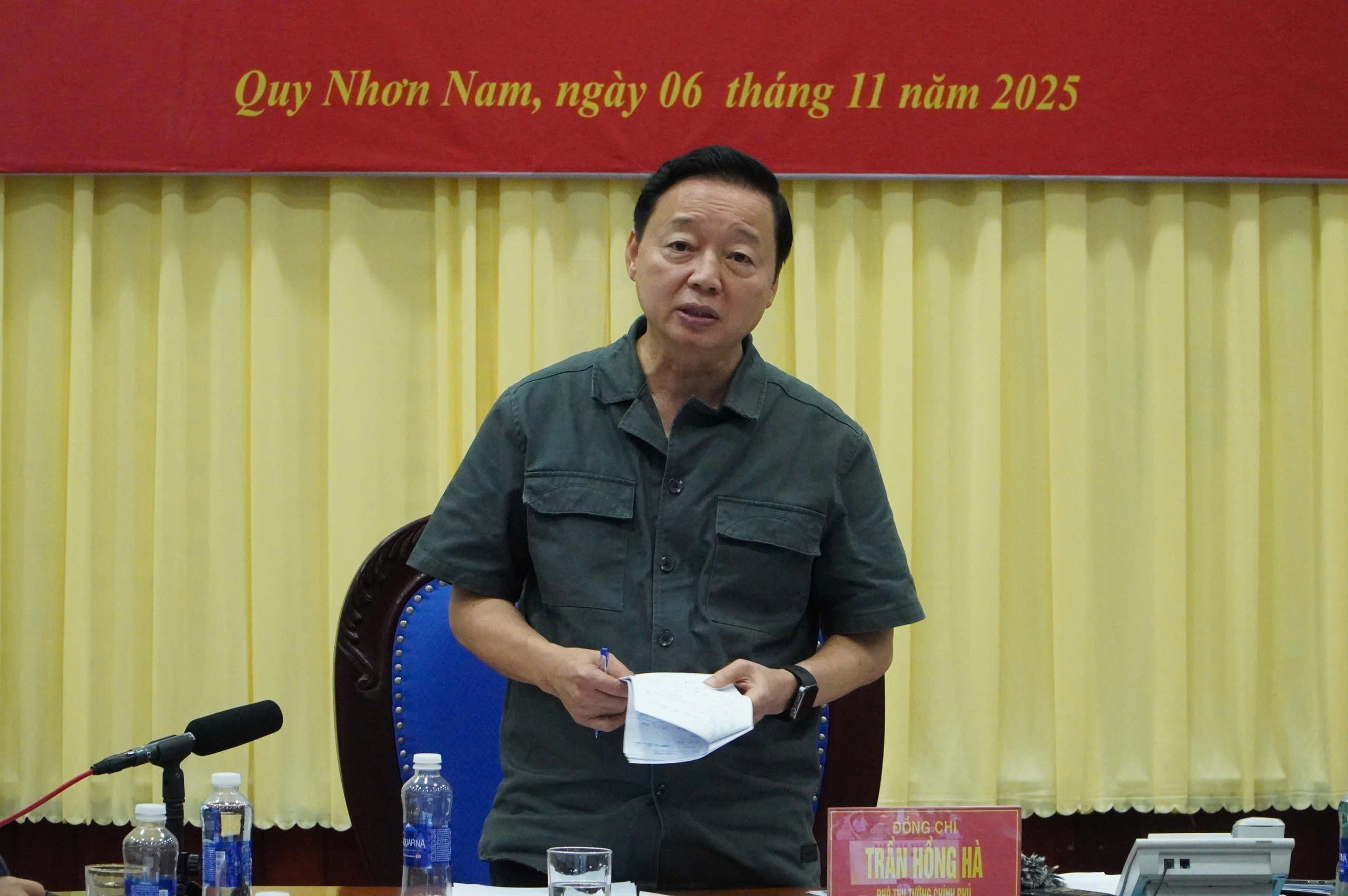 Phó thủ tướng Trần Hồng Hà: Không được hạ cấp độ ứng phó với bão Kalmaegi - Ảnh 4.