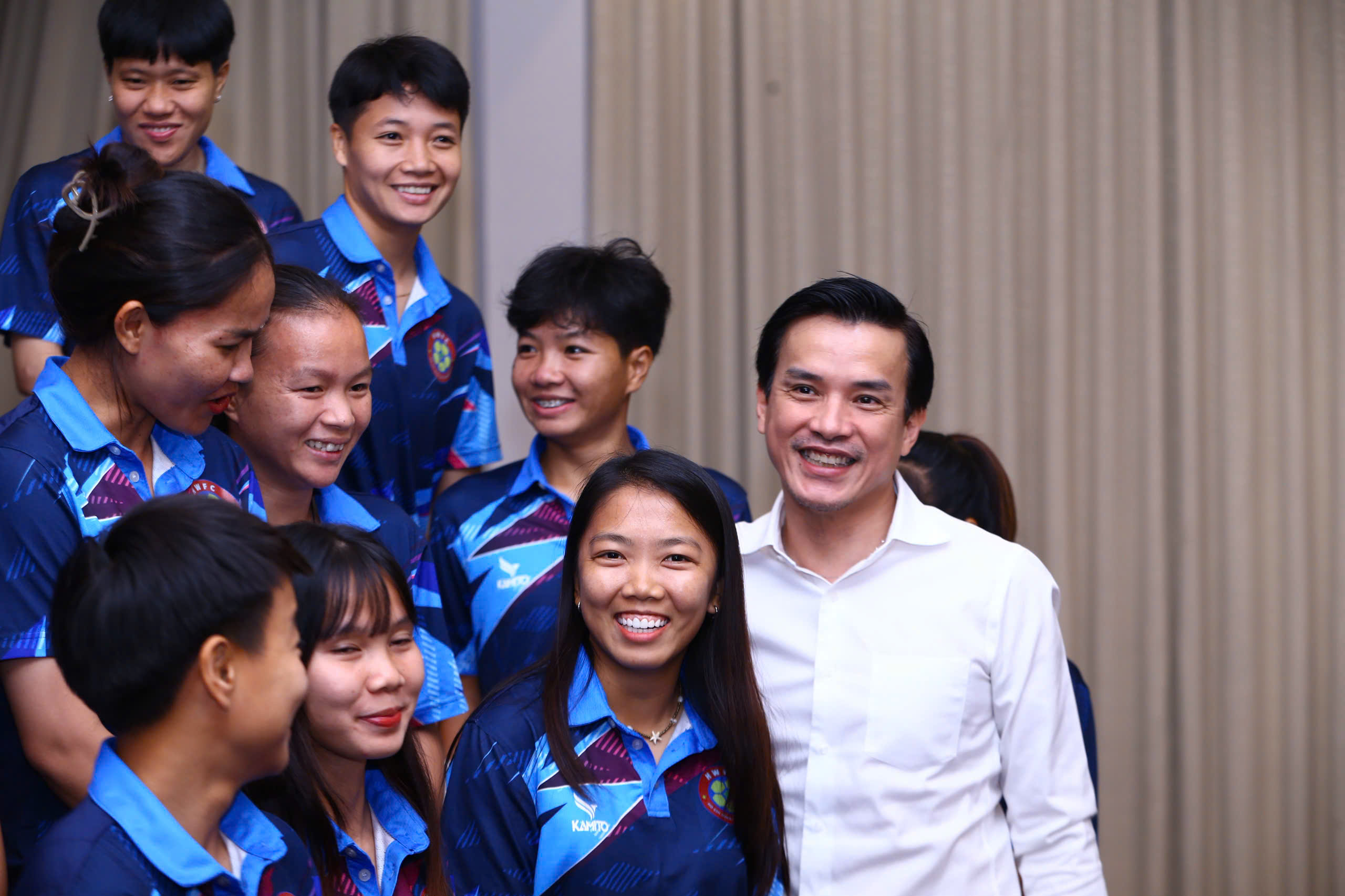 ສະໂມສອນແມ່ຍິງນະຄອນໂຮ່ຈີມິນເຕົ້າໂຮມກັບ 'ວິລະຊົນບານເຕະໂລກ' ເພື່ອຍາດໄດ້ໄຊຊະນະໃນການແຂ່ງຂັນເຕະບານຍິງອາຊີ C1 - ຮູບທີ 2. CLB nữ TP.HCM tái hợp 'người hùng World Cup', quyết thắng ở Cúp C1 nữ châu Á- Ảnh 2.