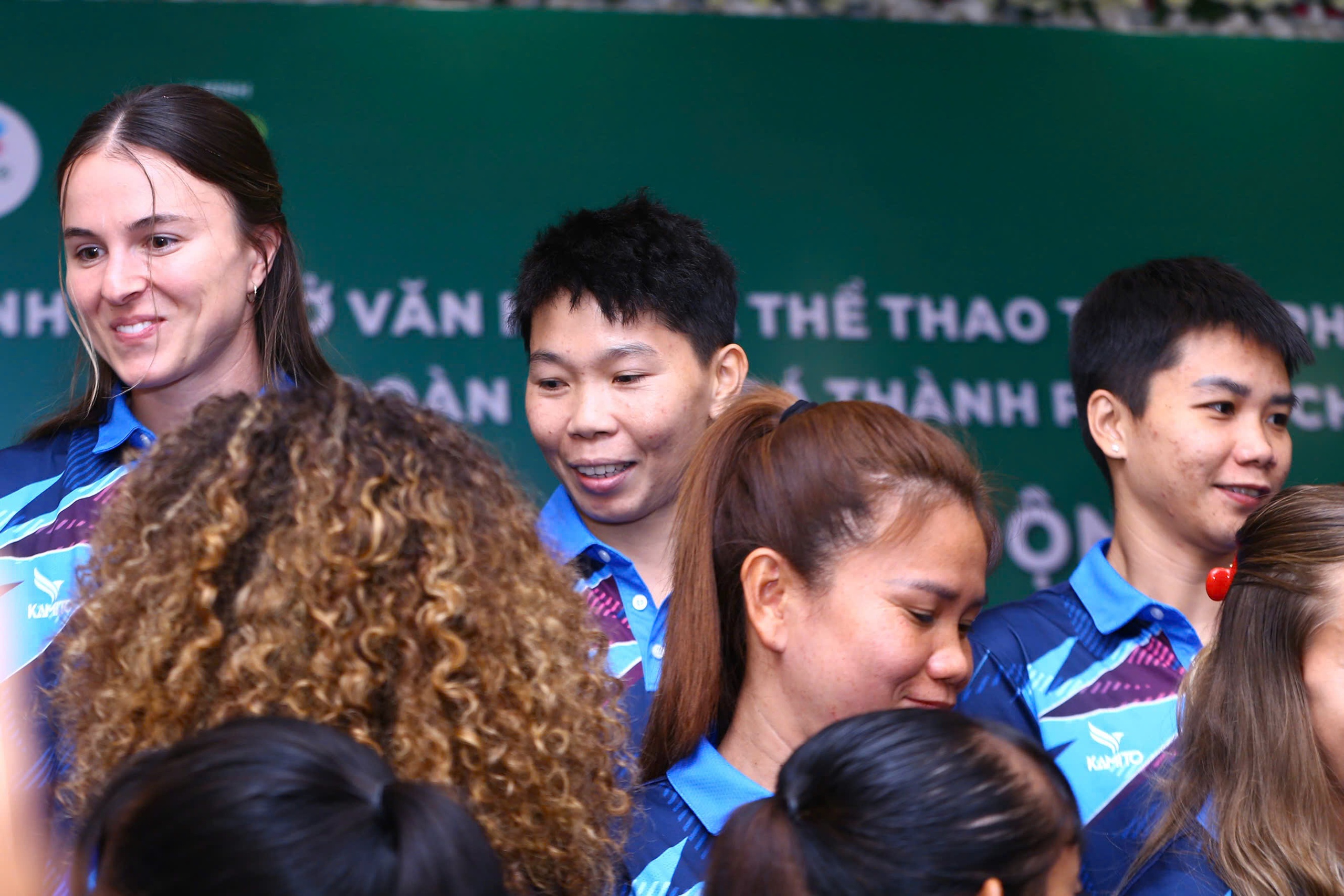 ສະໂມສອນແມ່ຍິງນະຄອນໂຮ່ຈີມິນເຕົ້າໂຮມກັບ 'ວິລະຊົນບານເຕະໂລກ' ເພື່ອຍາດແຍ່ງເອົາໄຊຊະນະໃນການແຂ່ງຂັນເຕະບານຍິງອາຊີ C1 - ຮູບທີ 5. CLB nữ TP.HCM tái hợp 'người hùng World Cup', quyết thắng ở Cúp C1 nữ châu Á- Ảnh 5.