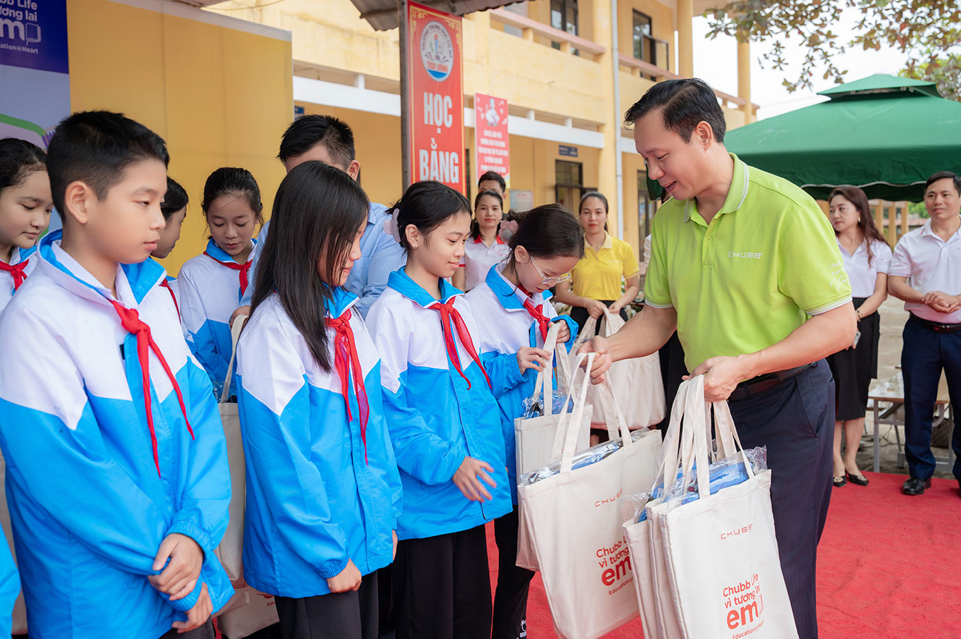 Chubb Life Việt Nam hỗ trợ học sinh Thái Nguyên sau mưa bão- Ảnh 2.