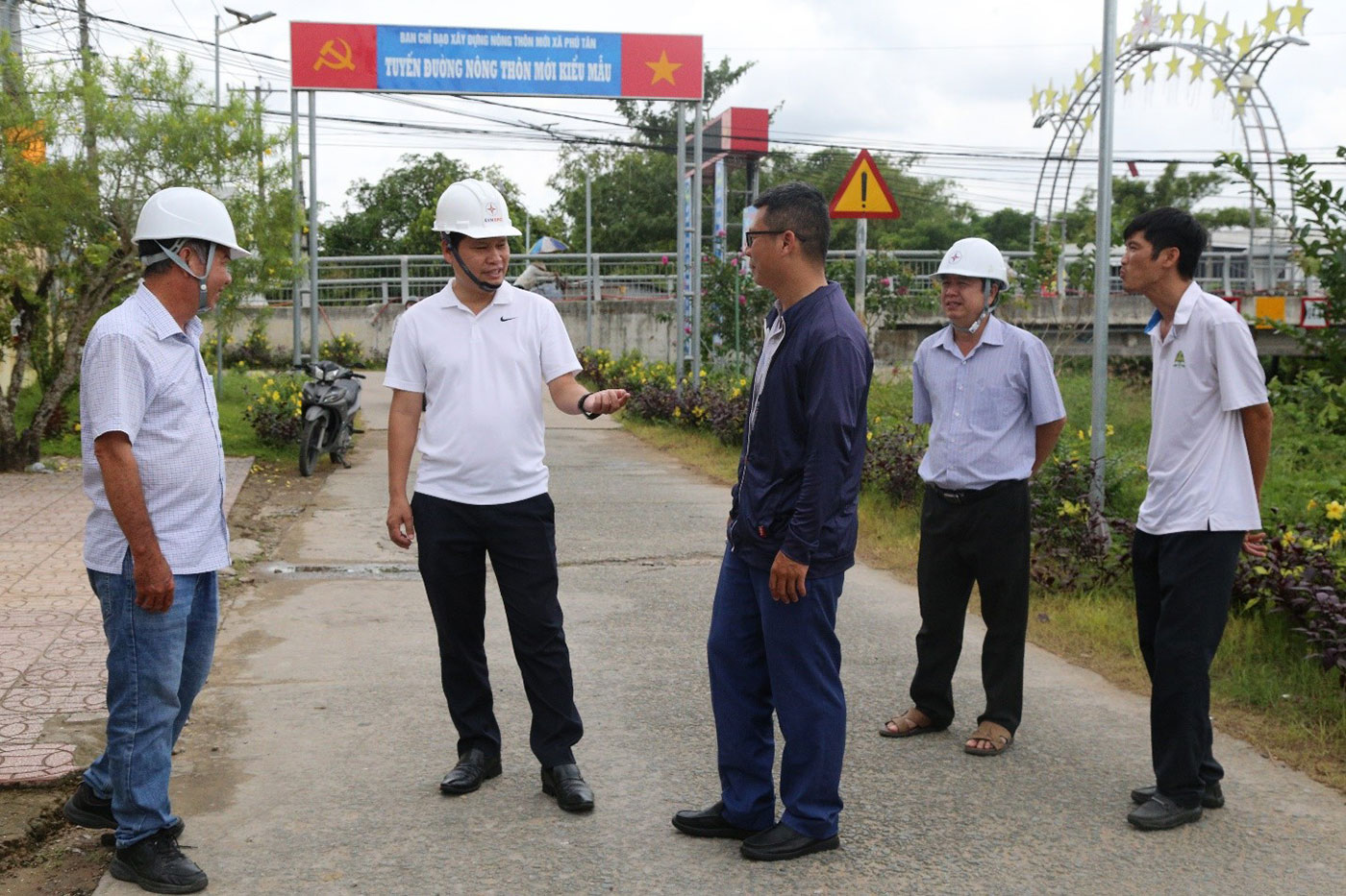 EVNSPC quyết liệt trong công tác đầu tư xây dựng- Ảnh 5. EVNSPC quyết liệt trong công tác đầu tư xây dựng- Ảnh 5.