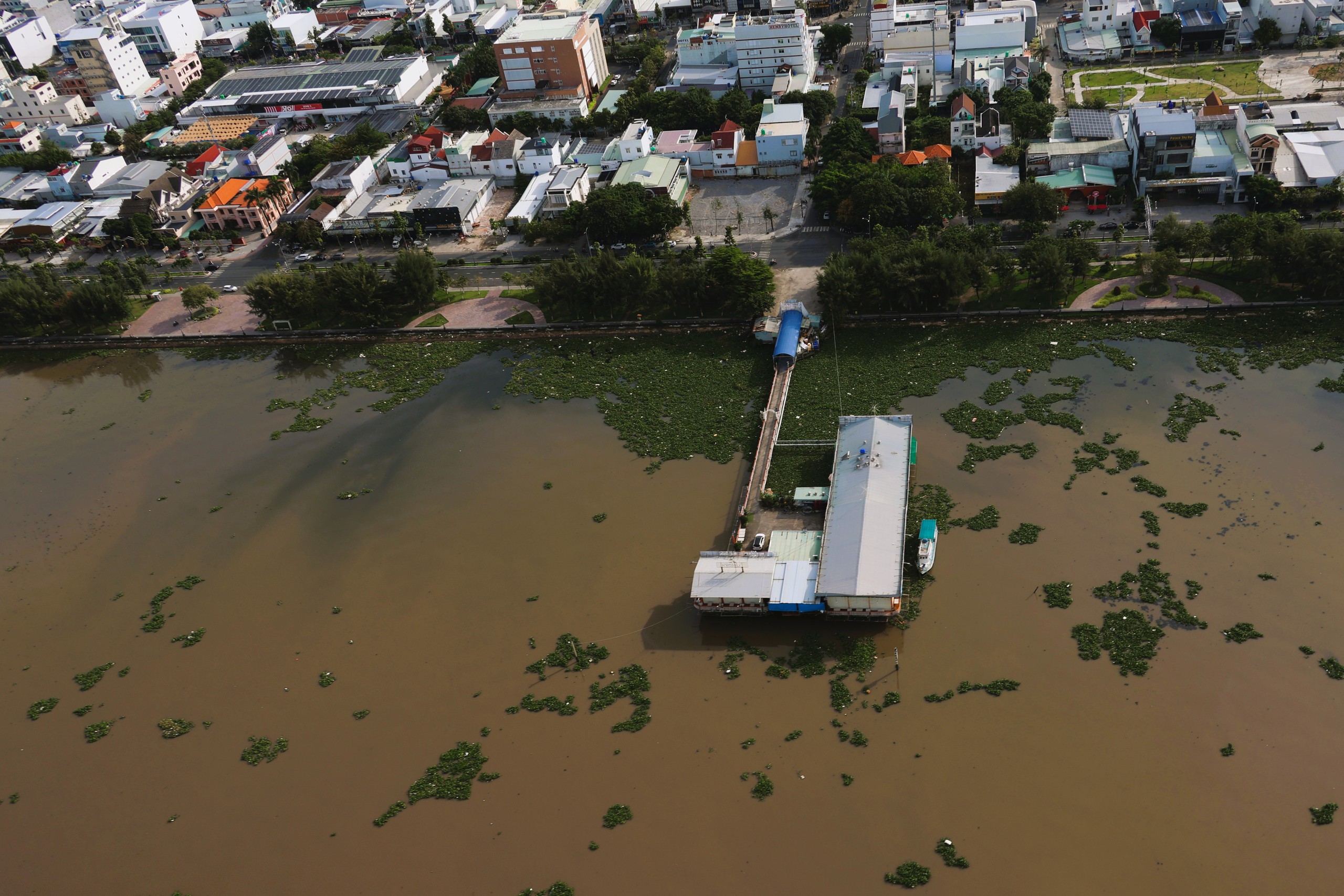 Phường Rạch Giá đông dân nhất cả nước, nhìn từ trực thăng quân sự- Ảnh 12. Phường Rạch Giá đông dân nhất cả nước, nhìn từ trực thăng quân sự- Ảnh 12.