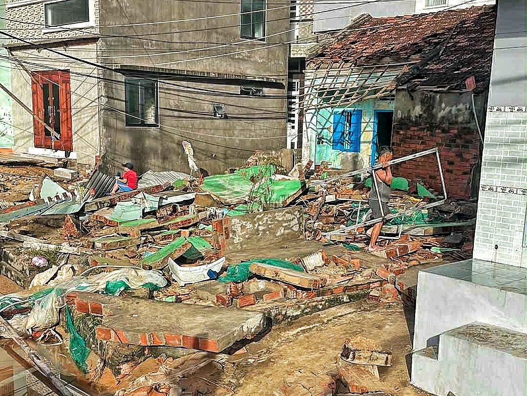 Gia Lai: Hơn 3.500 nhà dân bị sập, tốc mái do bão Kalmaegi - Ảnh 5.