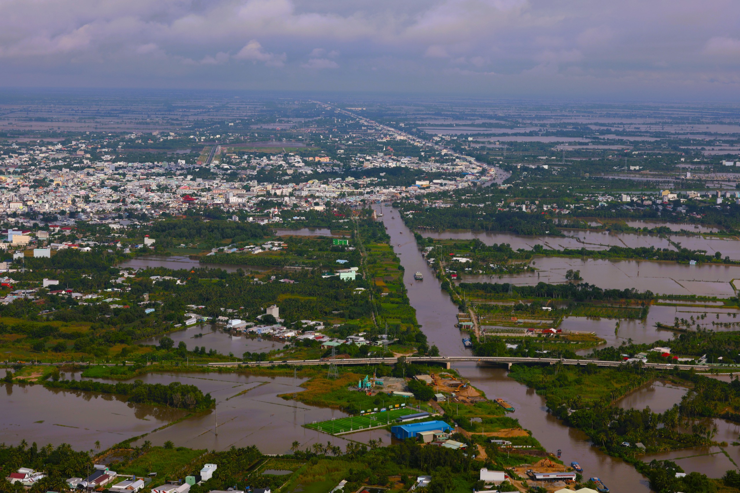 Phường Rạch Giá đông dân nhất cả nước, nhìn từ trực thăng quân sự- Ảnh 15. Phường Rạch Giá đông dân nhất cả nước, nhìn từ trực thăng quân sự- Ảnh 15.