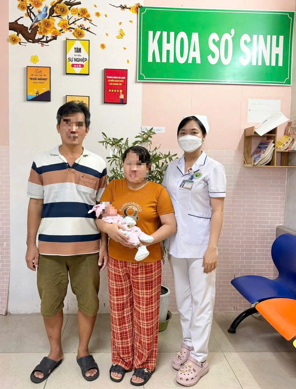 - Ảnh 1. Bé gái sinh cực non, nặng 850 gram được cứu sống kỳ diệu - Ảnh 1.