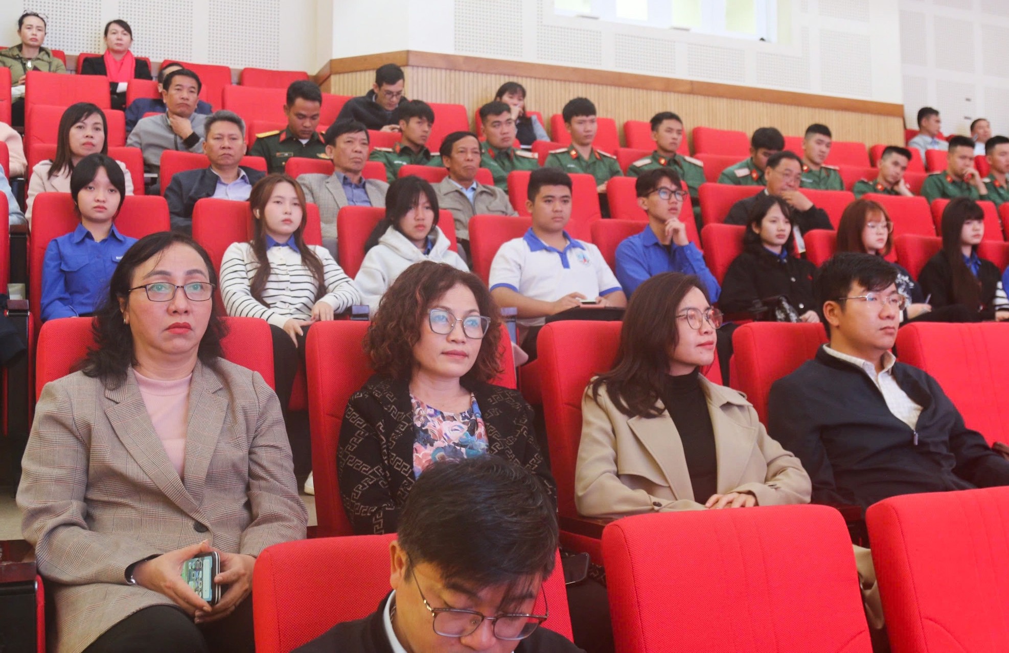 Lâm Đồng tập huấn kỹ năng đối ngoại cho lãnh đạo các sở, ngành và địa phương - Ảnh 3. Lâm Đồng tập huấn kỹ năng đối ngoại cho lãnh đạo các sở, ngành và địa phương - Ảnh 3.