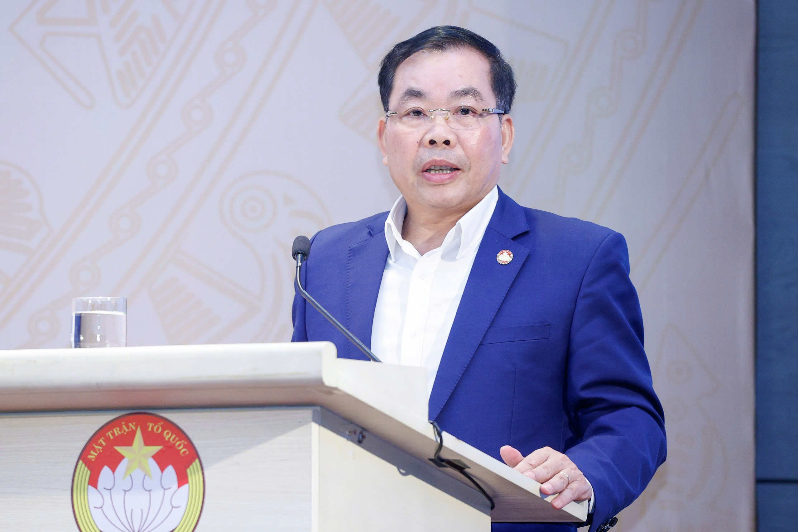 Voorstel om academische ranglijsten af te schaffen om het prestatieprobleem in het Vietnamese onderwijs op te lossen - Foto 1. Kiến nghị bỏ xếp hạng học tập để giải quyết bệnh thành tích trong giáo dục Việt Nam - Ảnh 1.