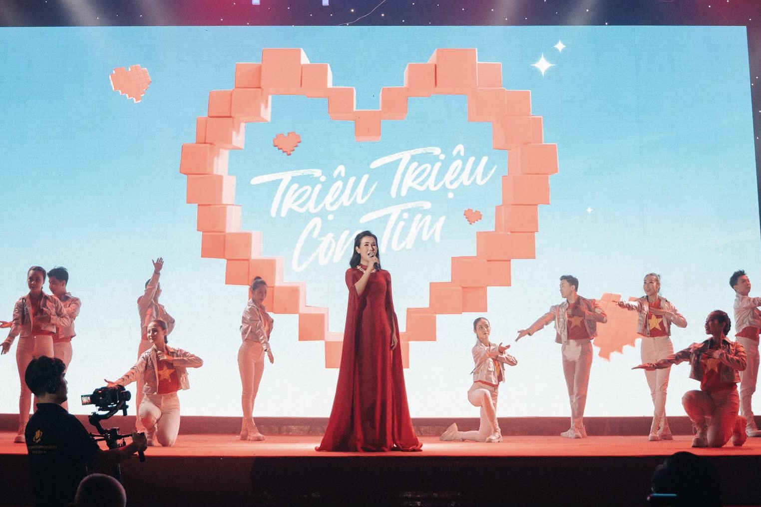 Võ Hạ Trâm: Chồng Ấn Độ gánh bớt việc nhà, chăm con để tôi toàn tâm đi - Ảnh 2.