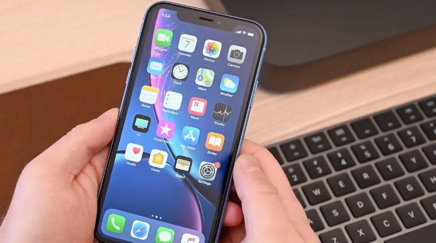 Apple phát hành iOS 18.7.2 cho iPhone chưa cập nhật lên iOS 26 - Ảnh 1.