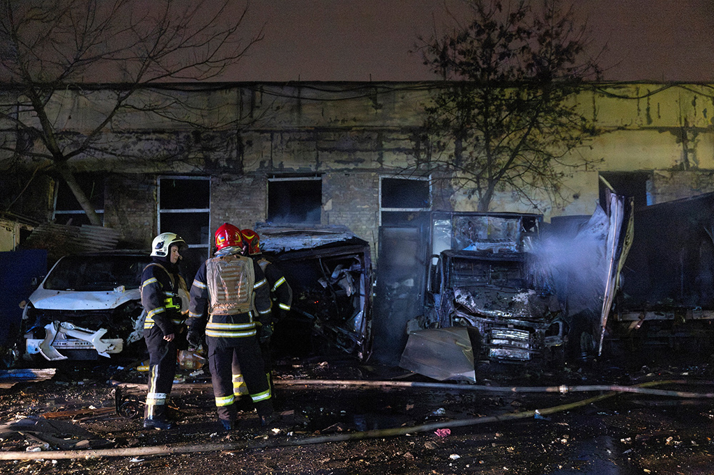 Nga phóng hàng trăm UAV, Ukraine bổ nhiệm chỉ huy mới - Ảnh 1.