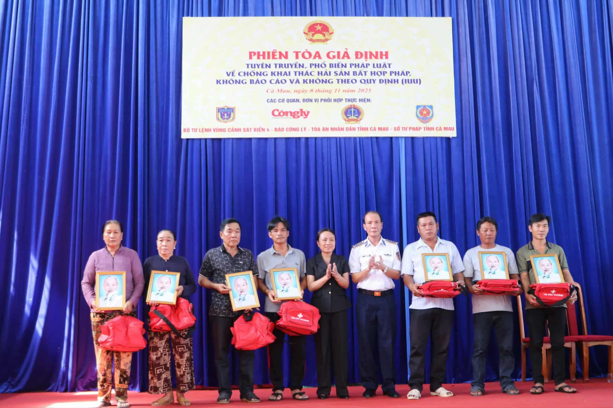 Phiên tòa giả định chống IUU thu hút hàng trăm ngư dân Khánh Lâm dự khán   - Ảnh 2.