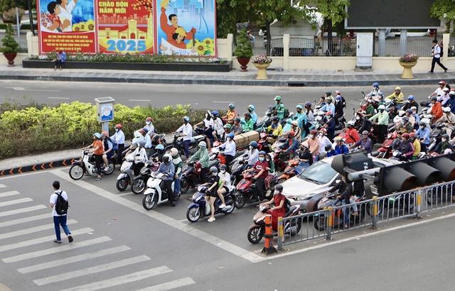 TP.HCM và Hà Nội sẽ tiên phong siết khí thải xe máy, bắt đầu ngay từ 1.7.2027- Ảnh 1. TP.HCM và Hà Nội sẽ tiên phong siết khí thải xe máy, bắt đầu ngay từ 1.7.2027- Ảnh 1.