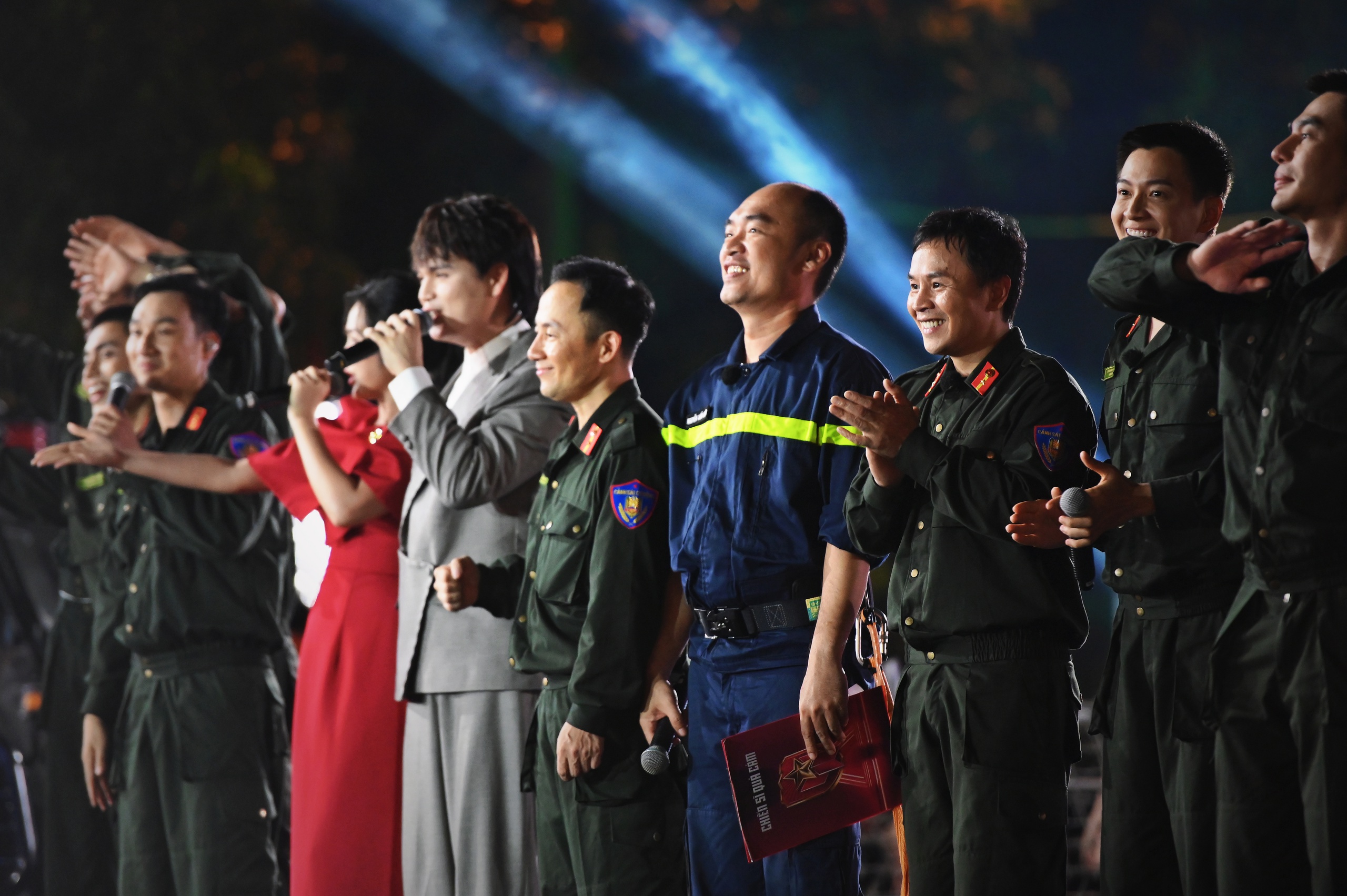 Tiến Luật nói áp lực trong show thực tế, tiết lộ 'nguyên tắc ngầm' với Thu Trang   - Ảnh 2.