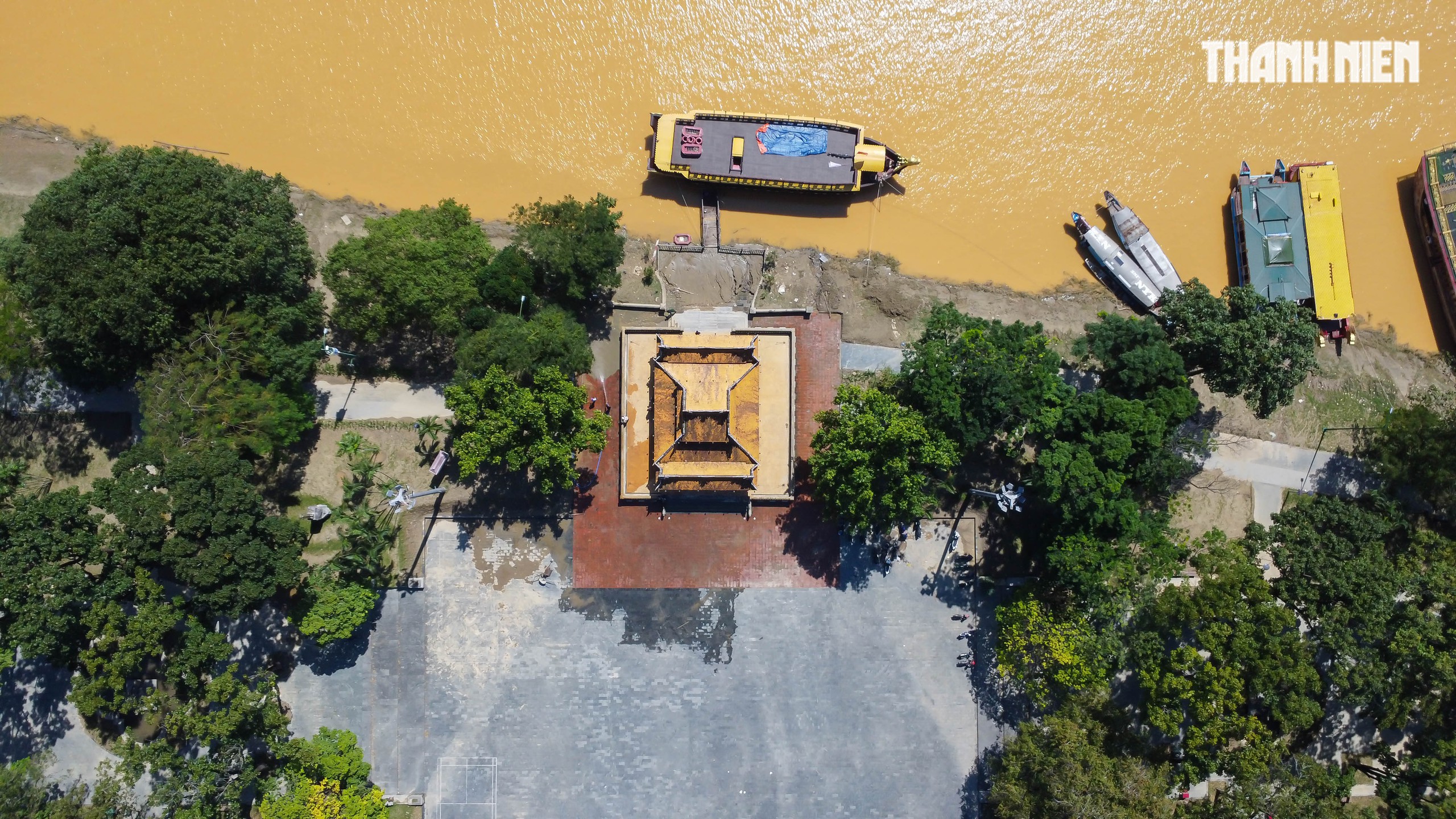 Huế sau lũ lịch sử: Nắng lên, lòng người phấn khởi - Ảnh 3.