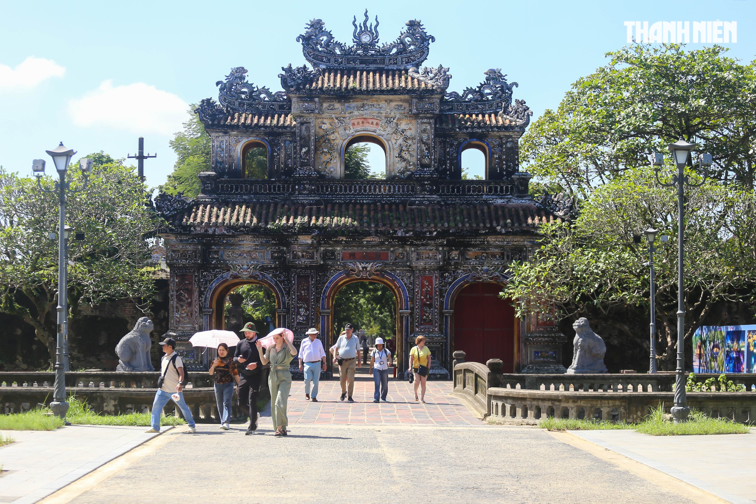 Huế sau lũ lịch sử: Nắng lên, lòng người phấn khởi - Ảnh 10.