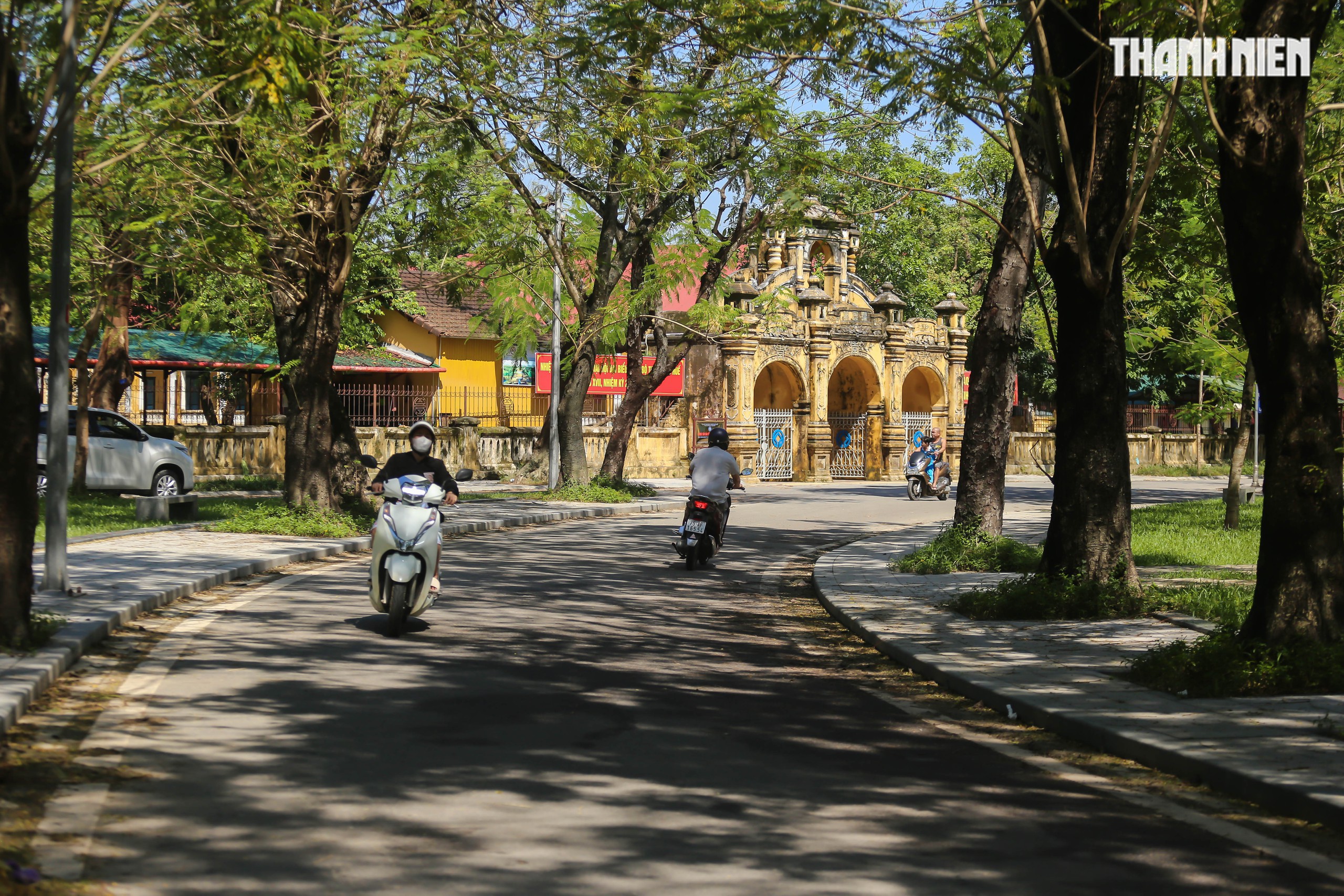 Huế sau lũ lịch sử: Nắng lên, lòng người phấn khởi - Ảnh 6.