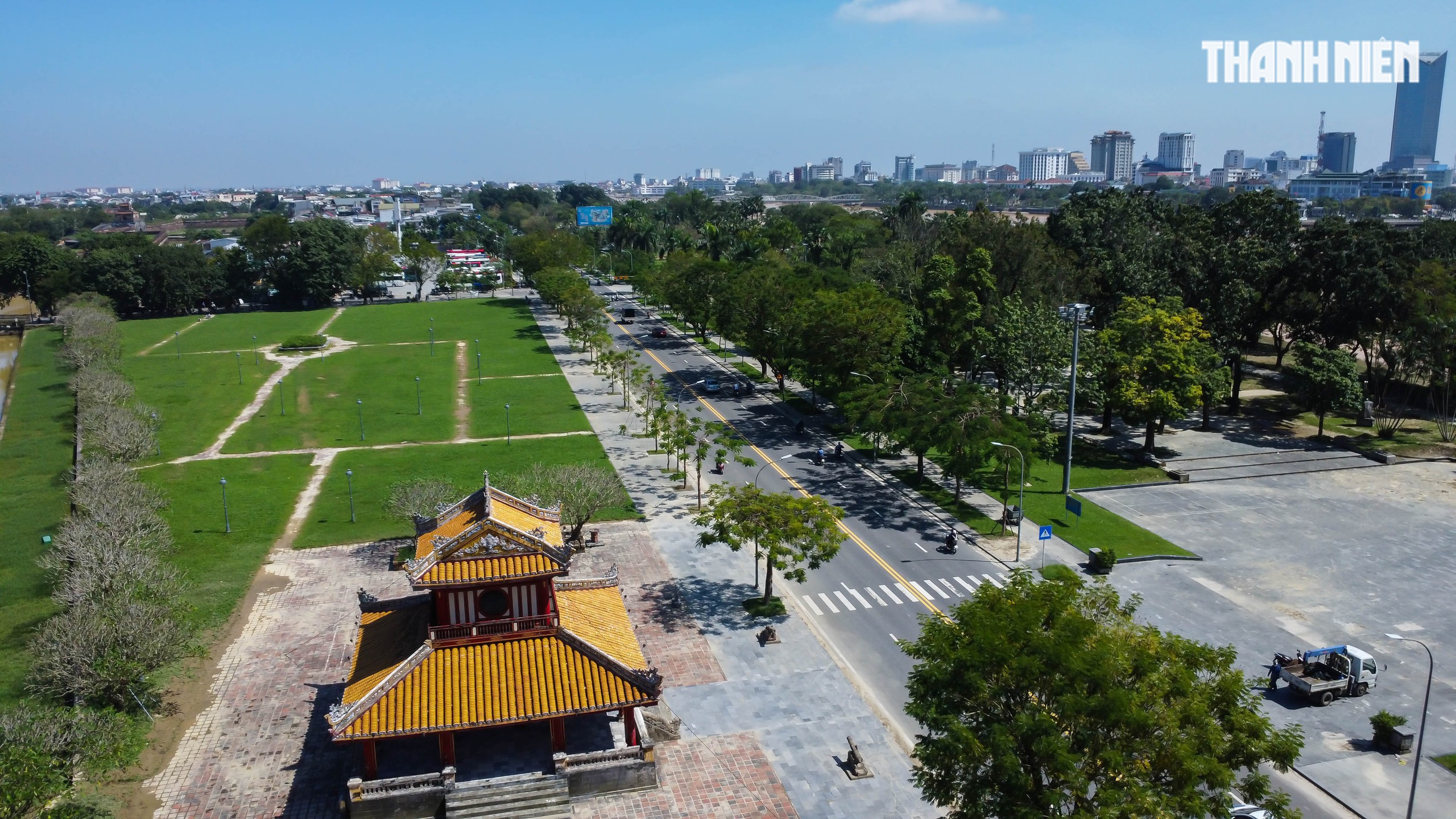 Huế sau lũ lịch sử: Nắng lên, lòng người phấn khởi - Ảnh 14.